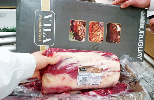 Frigorífico Pando certified beef box — traceable Uruguayan beef ready for export